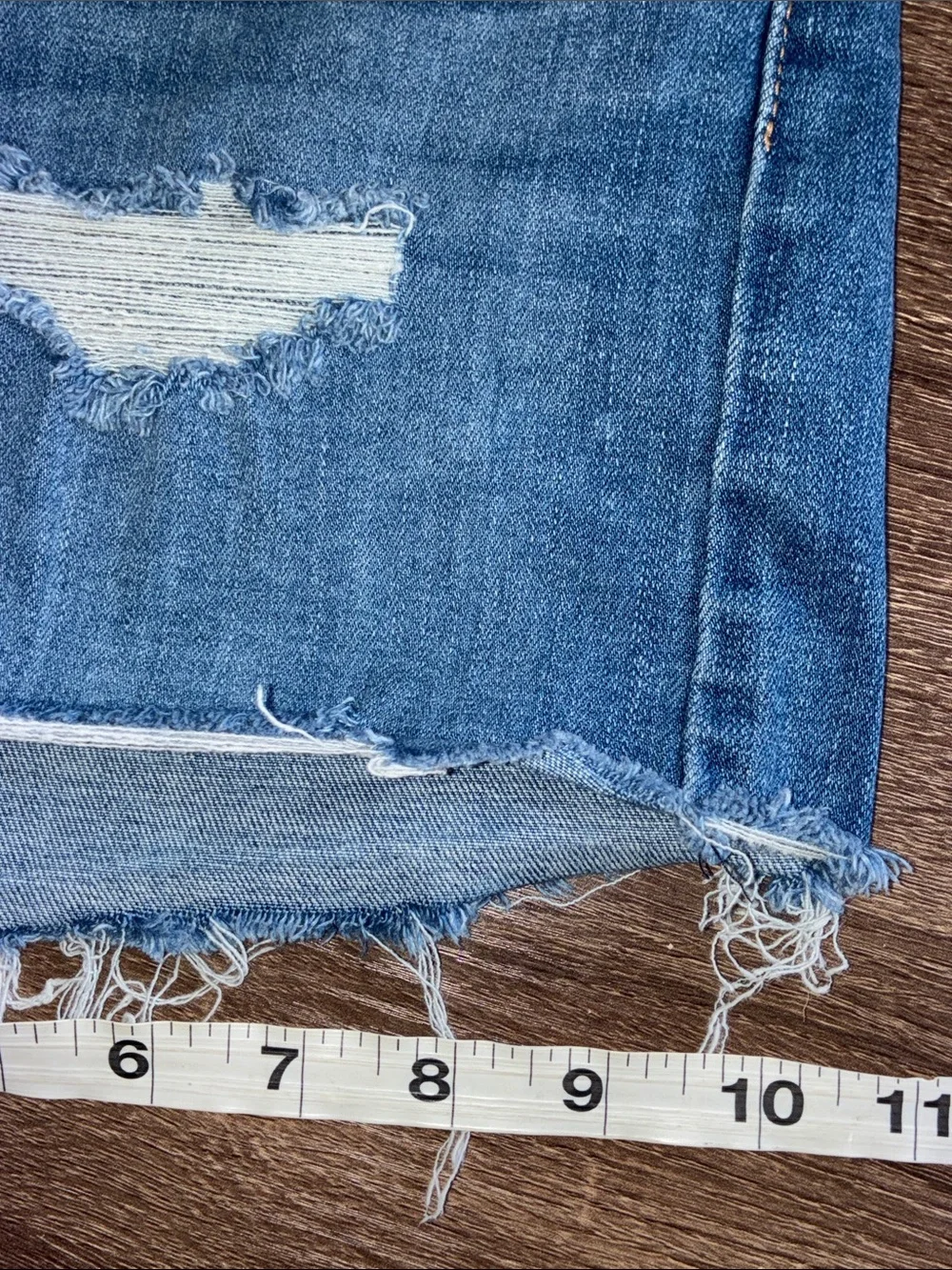 EUC Ladies Levi's Distressed Frayed Hem High Rise Stretch Denim Shorts Blue 29